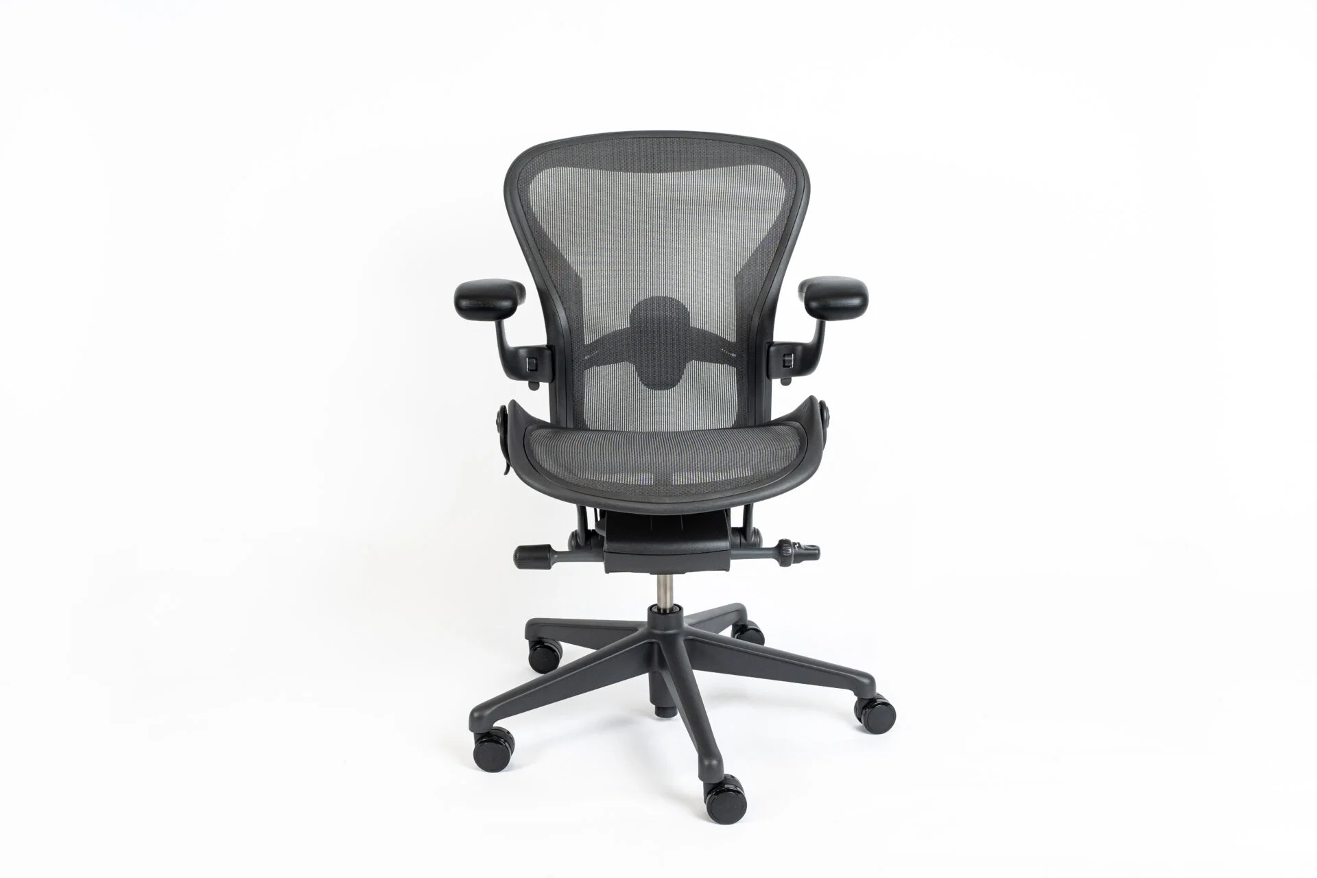 Herman Miller | Model: Aeron Remaster | Color: Graphite | Office Chairs