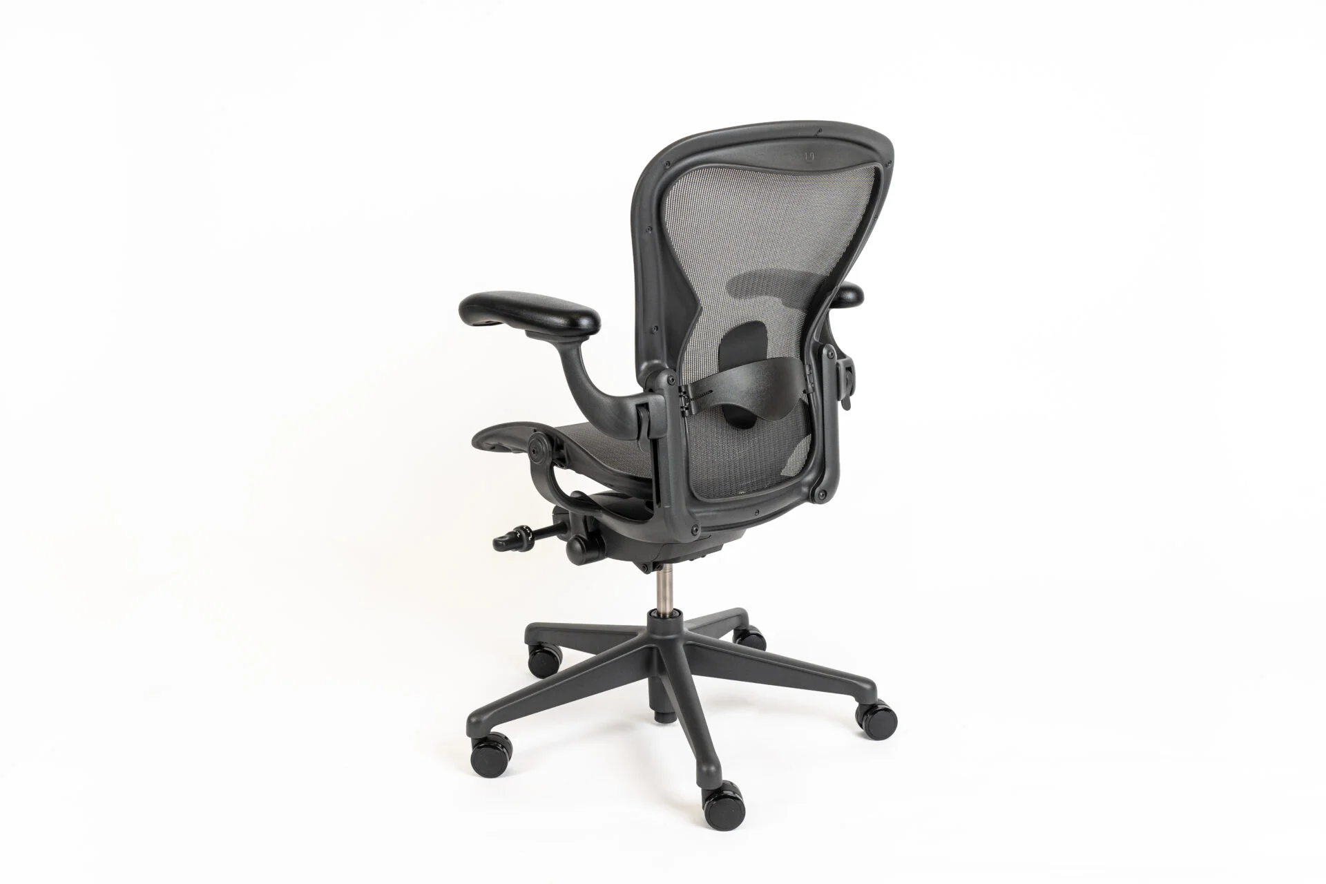 Herman Miller | Model: Aeron Remaster | Color: Graphite | Office Chairs half back look