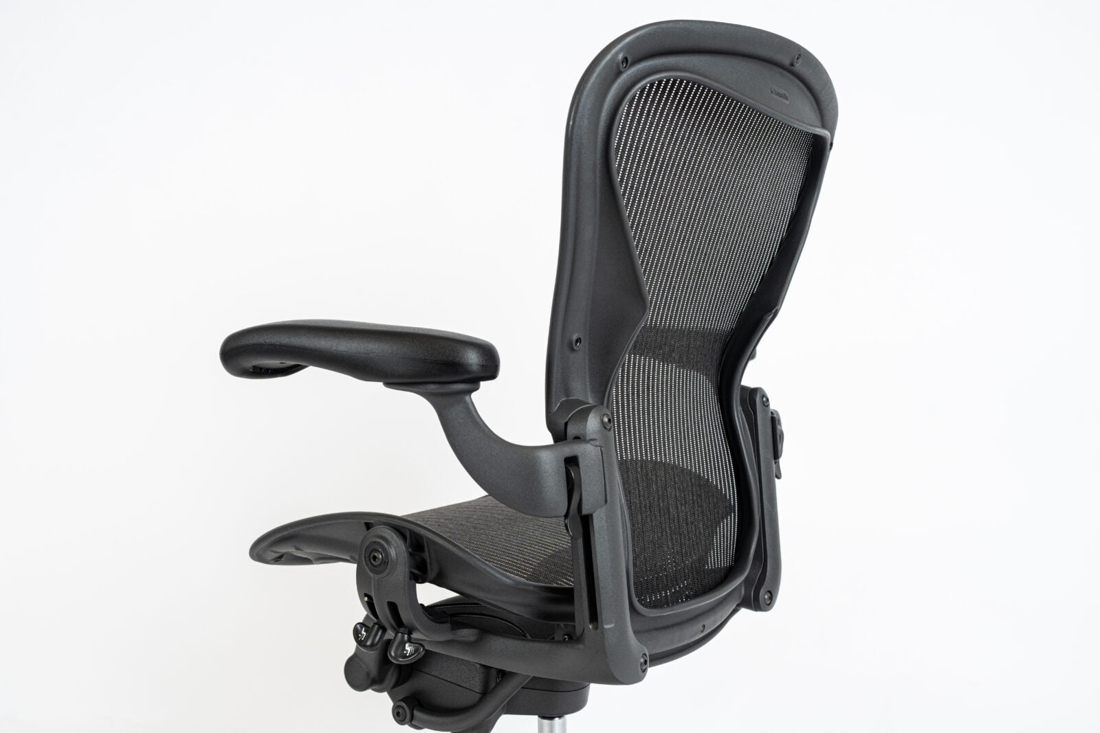 Herman Miller | Model: Aeron Classic | Refurbished left look