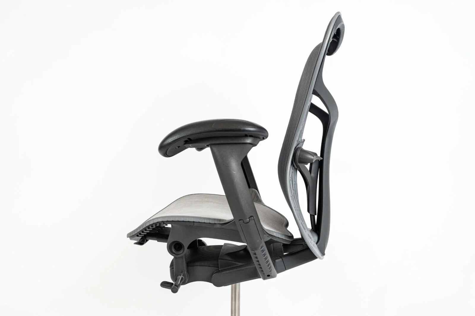 Herman Miller | Model: Mirra 2 | Color Gray Office Chair left face