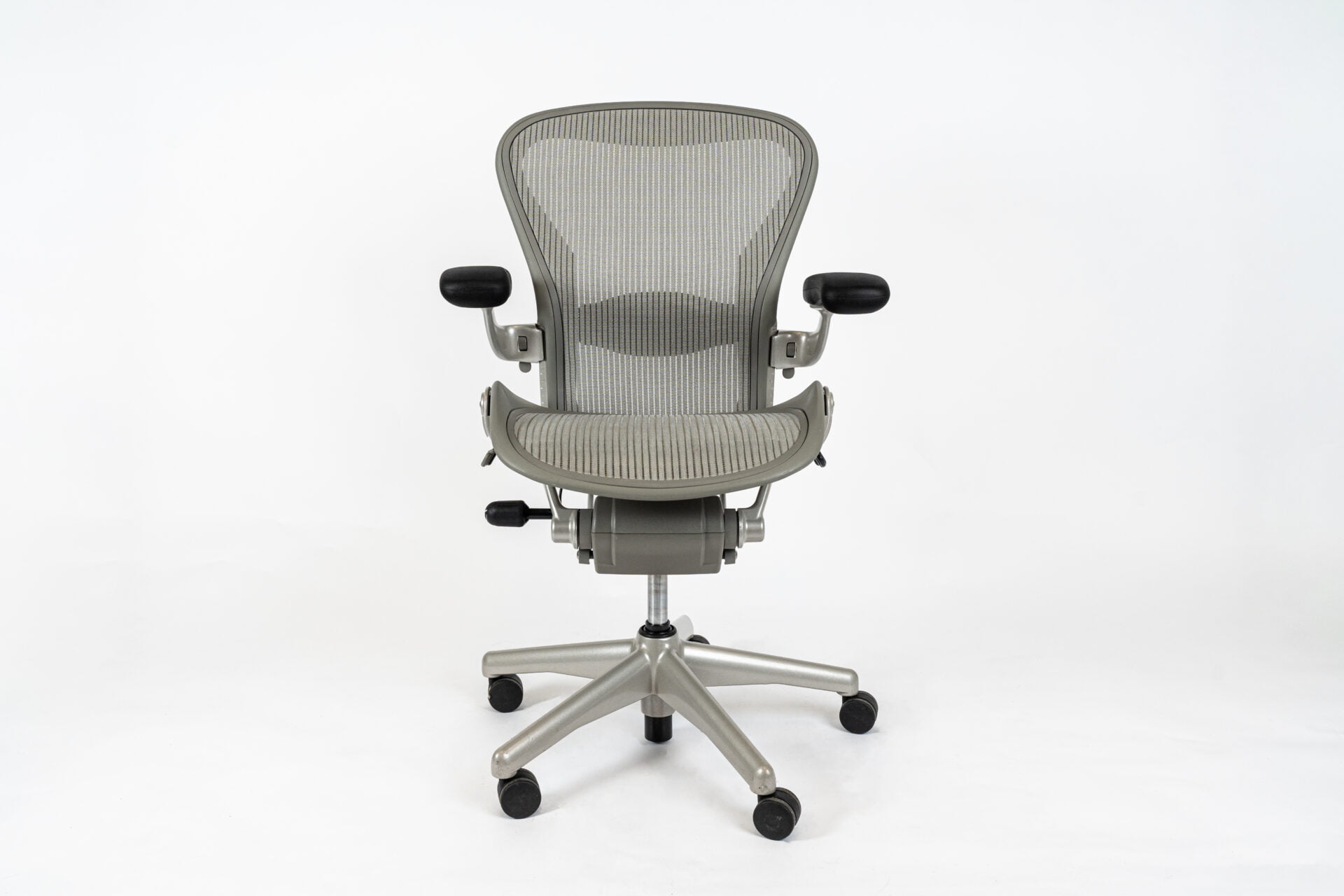 Herman Miller | Model: Aeron Classic | Color Titanium front