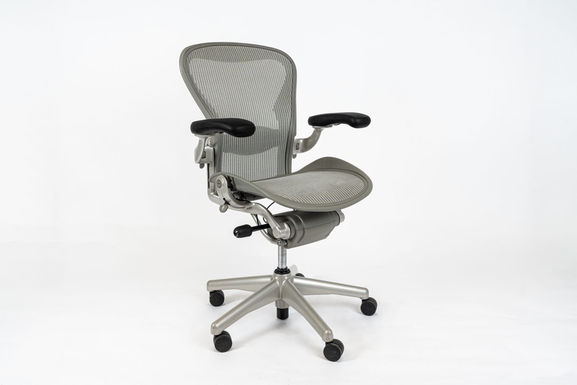 Herman Miller | Model: Aeron Classic | Color Titanium side