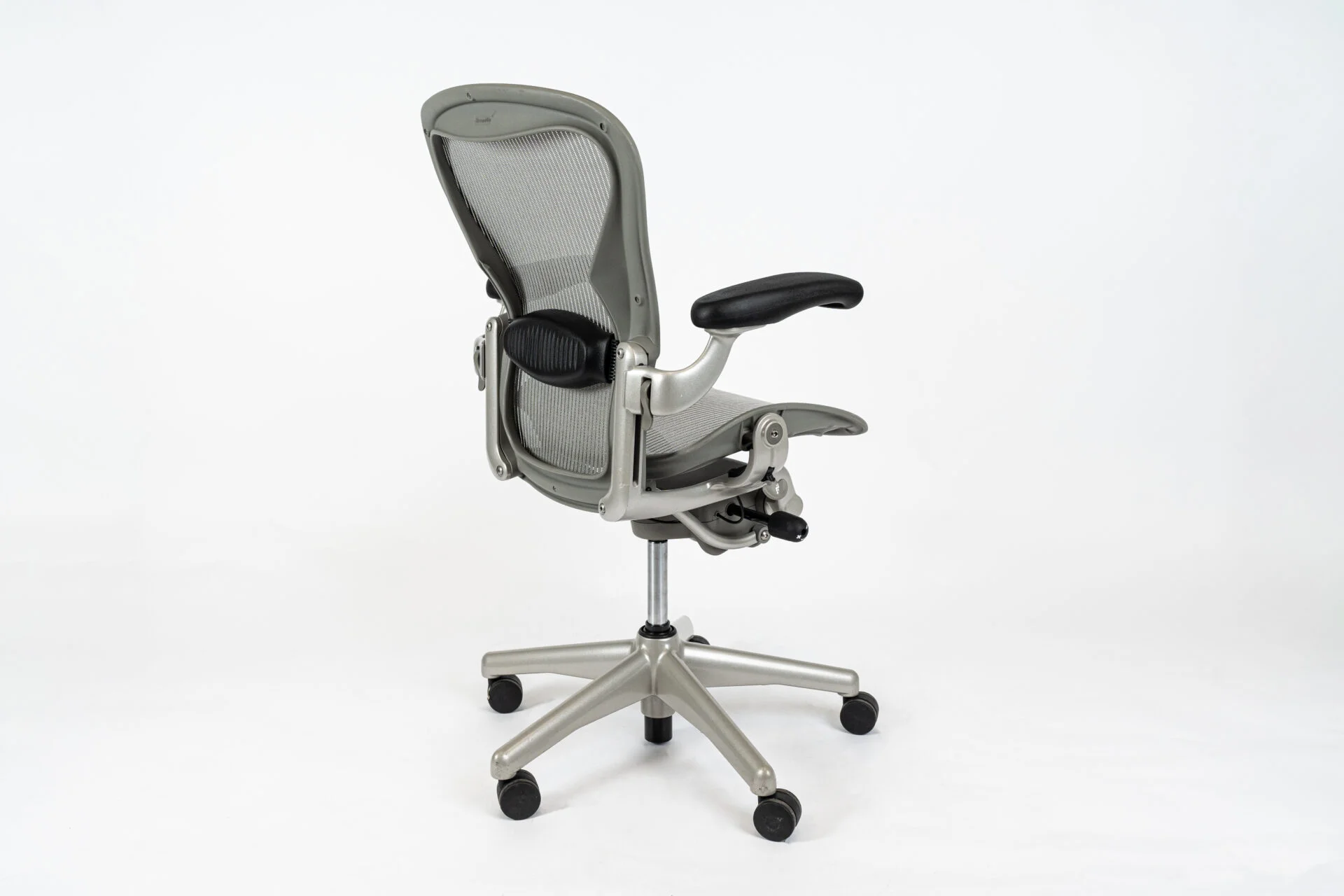 Herman Miller | Model: Aeron Classic | Color Titanium half back