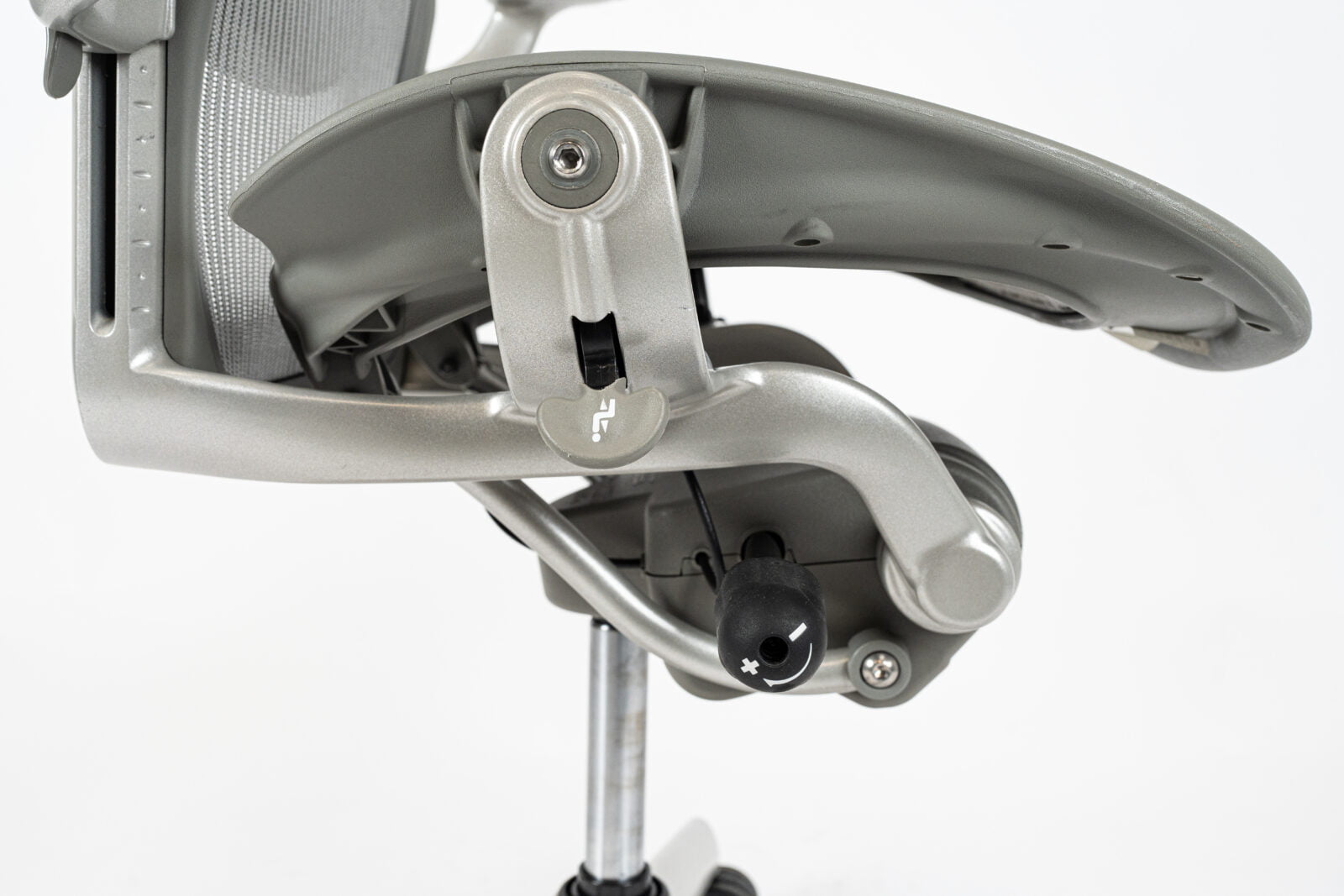 Herman Miller | Model: Aeron Classic | Color Titanium hand rest adjustable