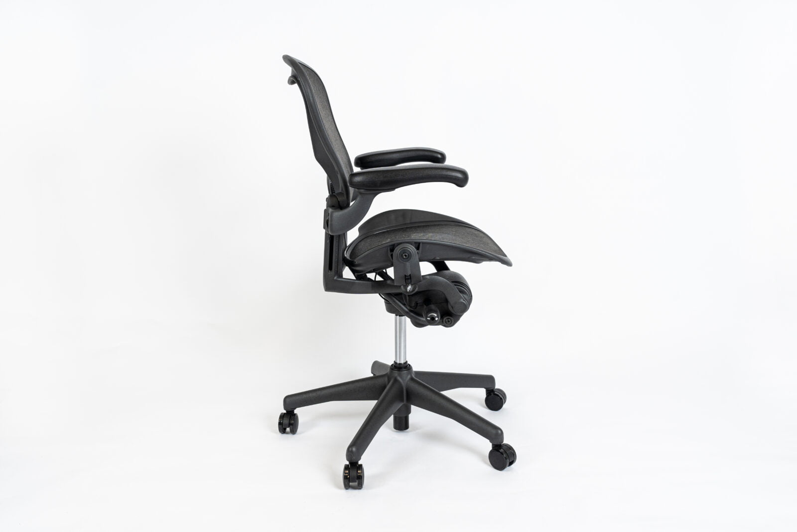 Herman Miller | Model: Aeron Classic | Refurbished side face