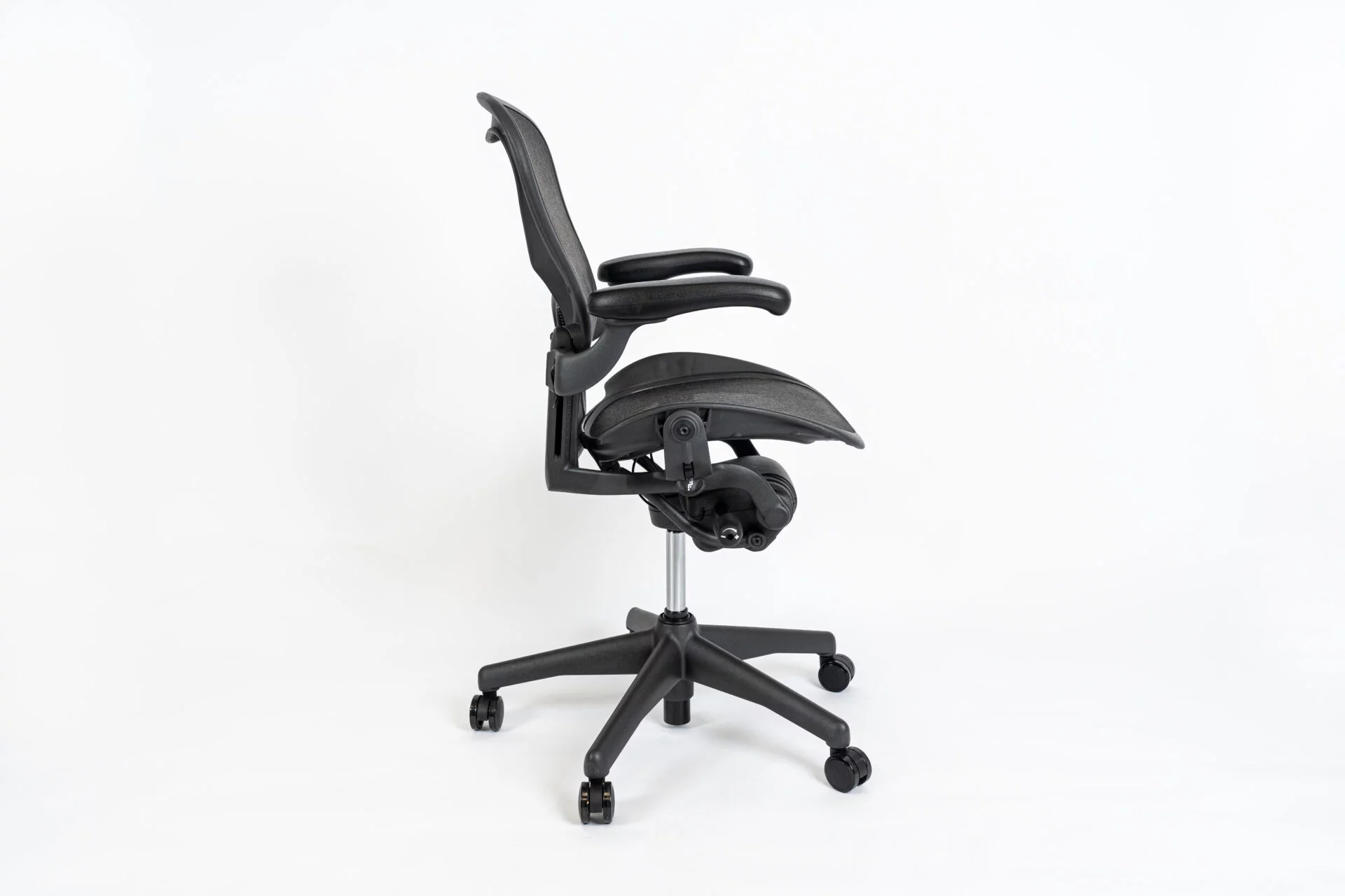 Herman Miller | Model: Aeron Classic | Refurbished side face