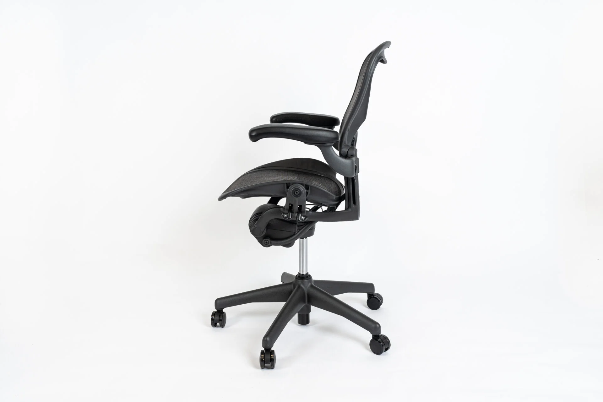 Herman Miller | Model: Aeron Classic | Refurbished side face