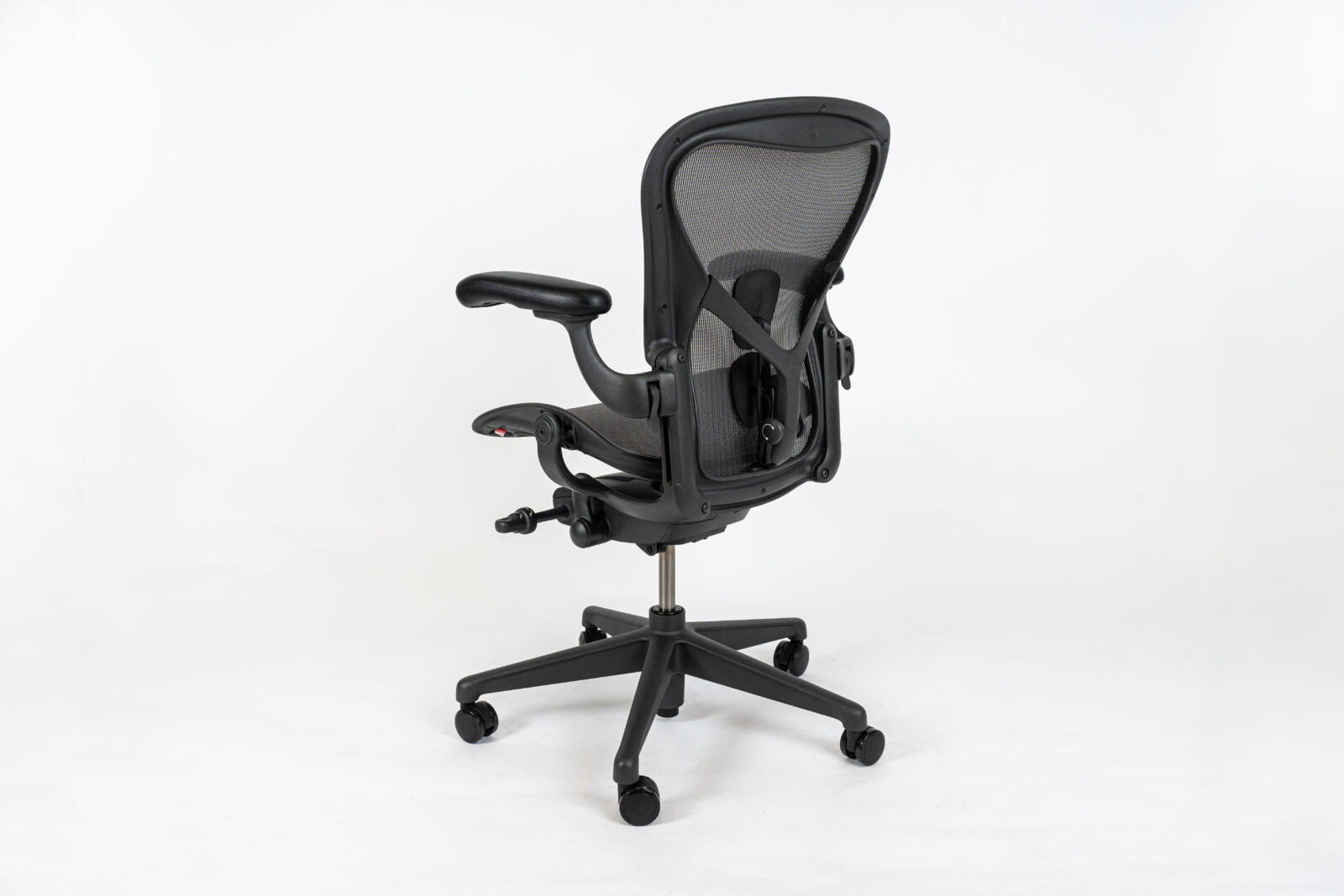 Herman Miller | Model: Aeron Remastered With Posture-Fit | Color: Graphite | Office Chair left back