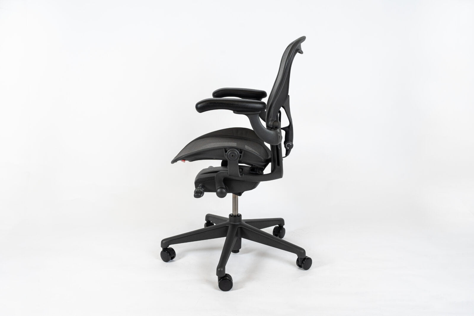 Herman Miller | Model: Aeron Remastered With Posture-Fit | Color: Graphite | Office Chair left side