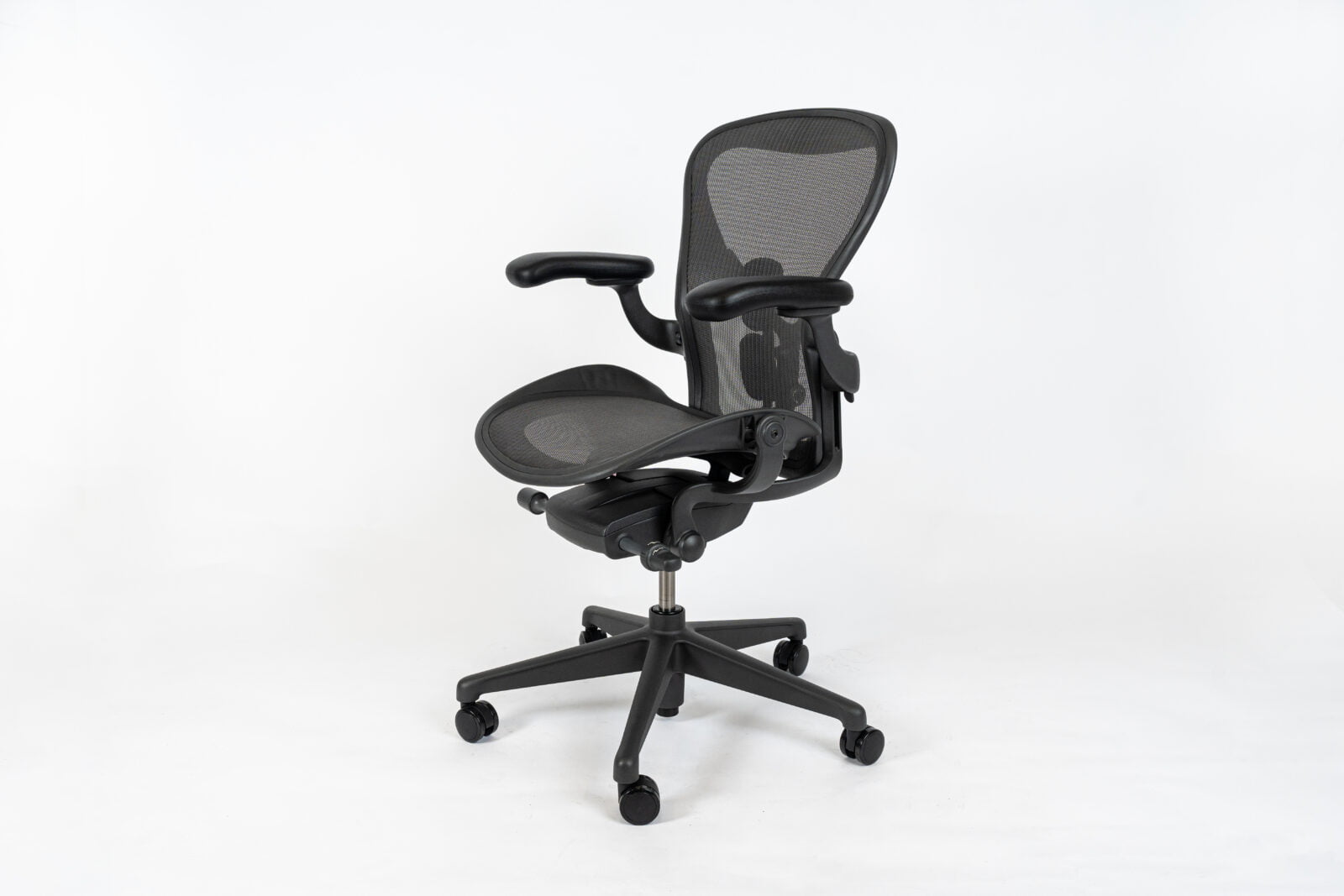 Herman Miller | Model: Aeron Remastered With Posture-Fit | Color: Graphite | Office Chair front half