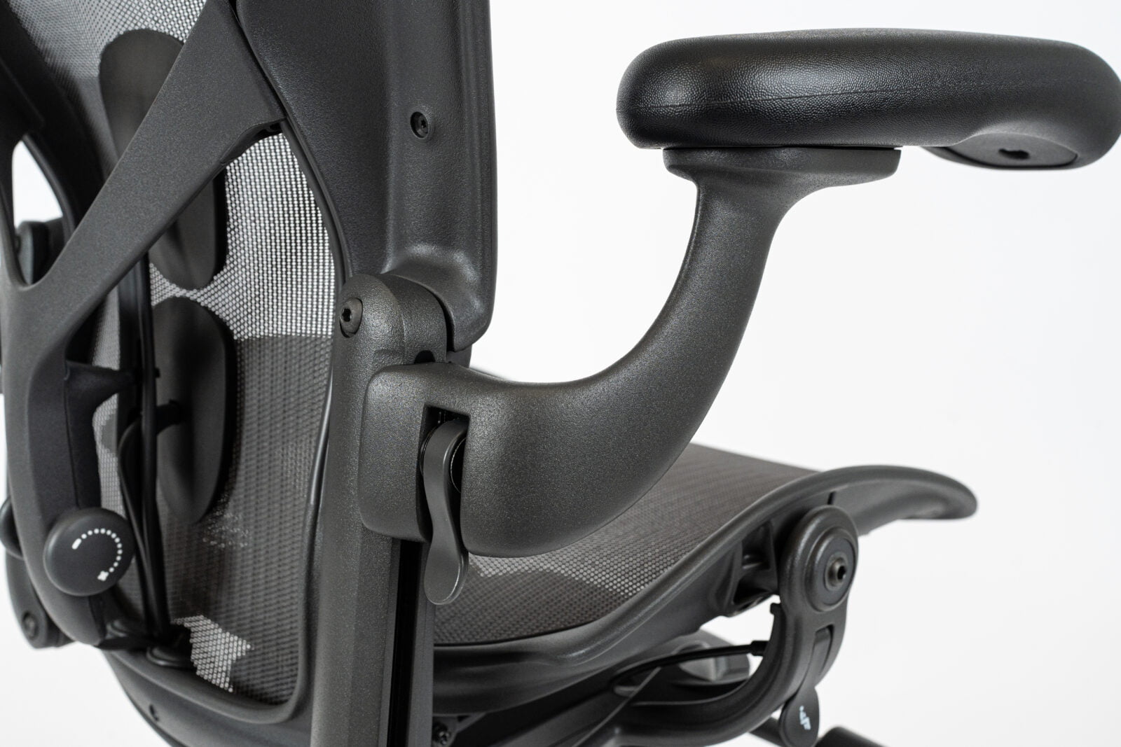 Herman Miller | Model: Aeron Remastered With Posture-Fit | Color: Graphite | Office Chair hand rest adjustable