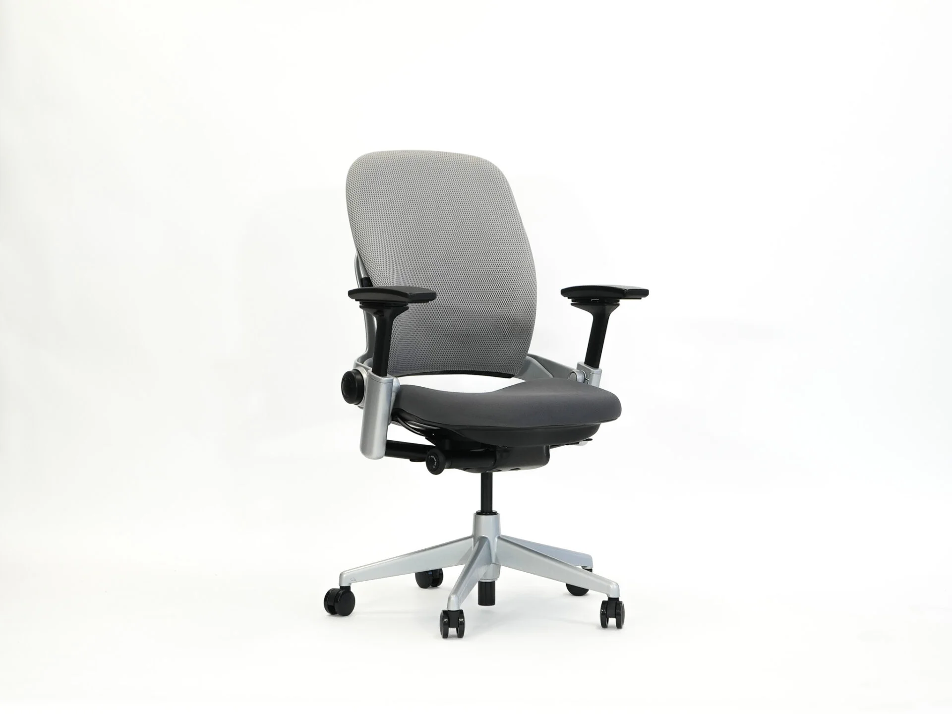 SteelCase Leap | Model: Leap V2 | Refurbished 1