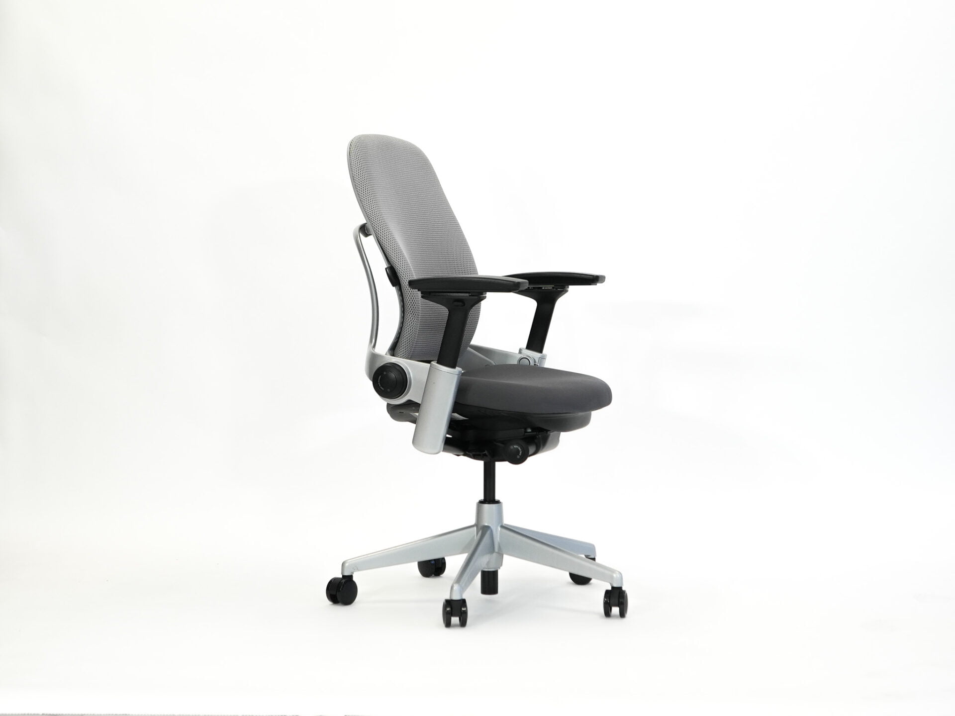 SteelCase Leap | Model: Leap V2 | Refurbished side face