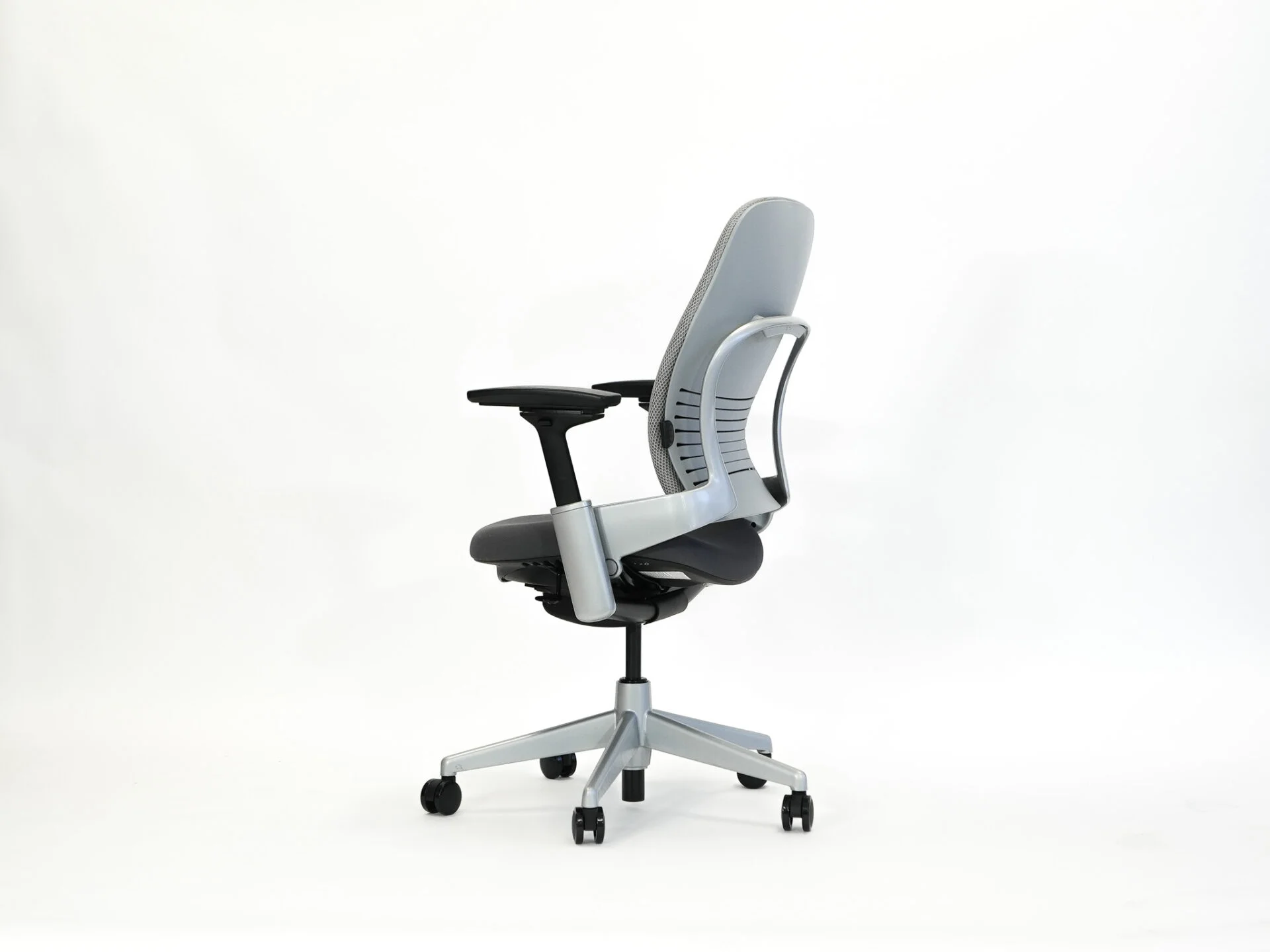 SteelCase Leap | Model: Leap V2 | Refurbished