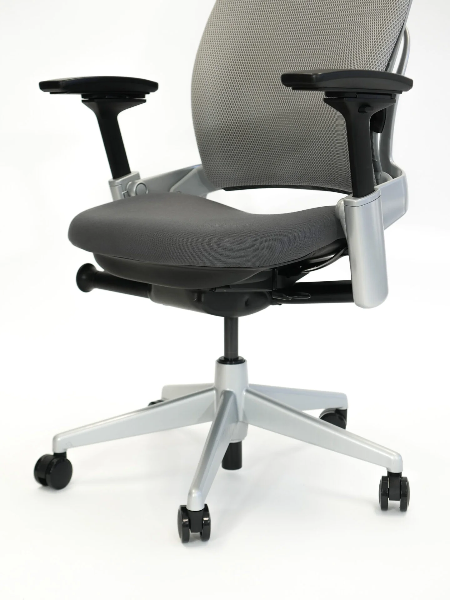 SteelCase Leap | Model: Leap V2 | Refurbished seat