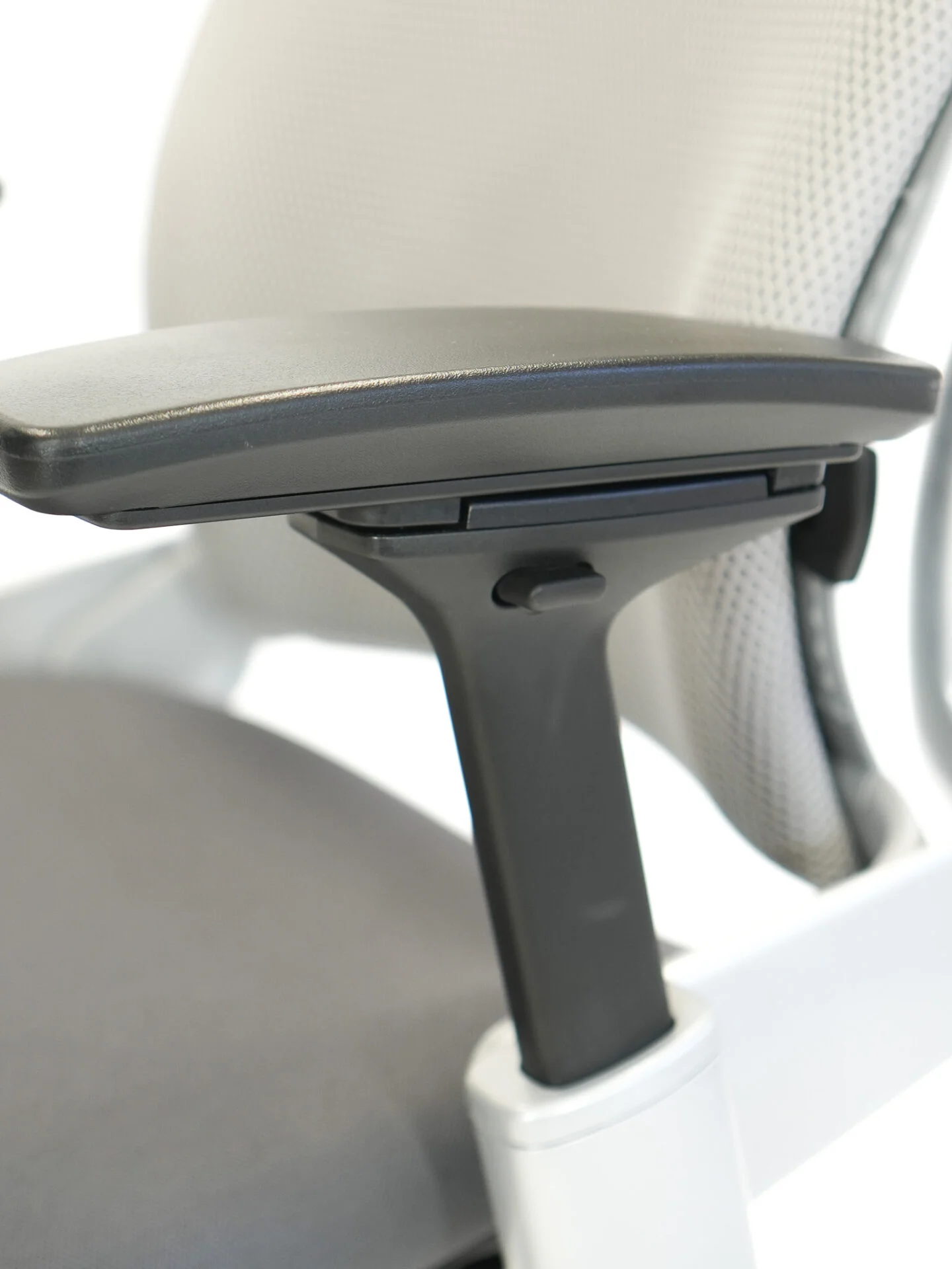 SteelCase Leap | Model: Leap V2 | Refurbished armrest