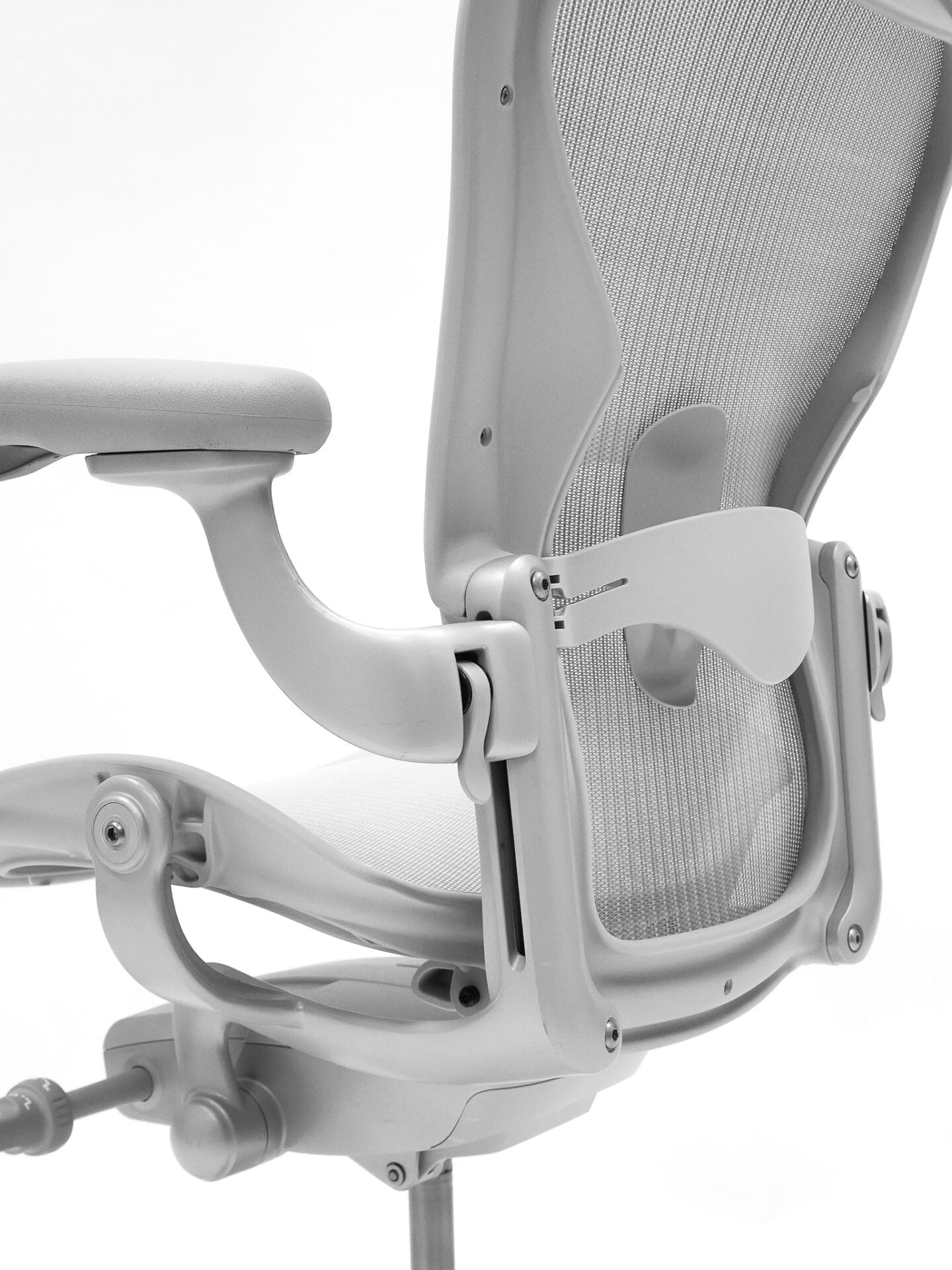 Herman Miller | Model: Aeron Remaster | Color: Mineral | Office Chair lumbor support