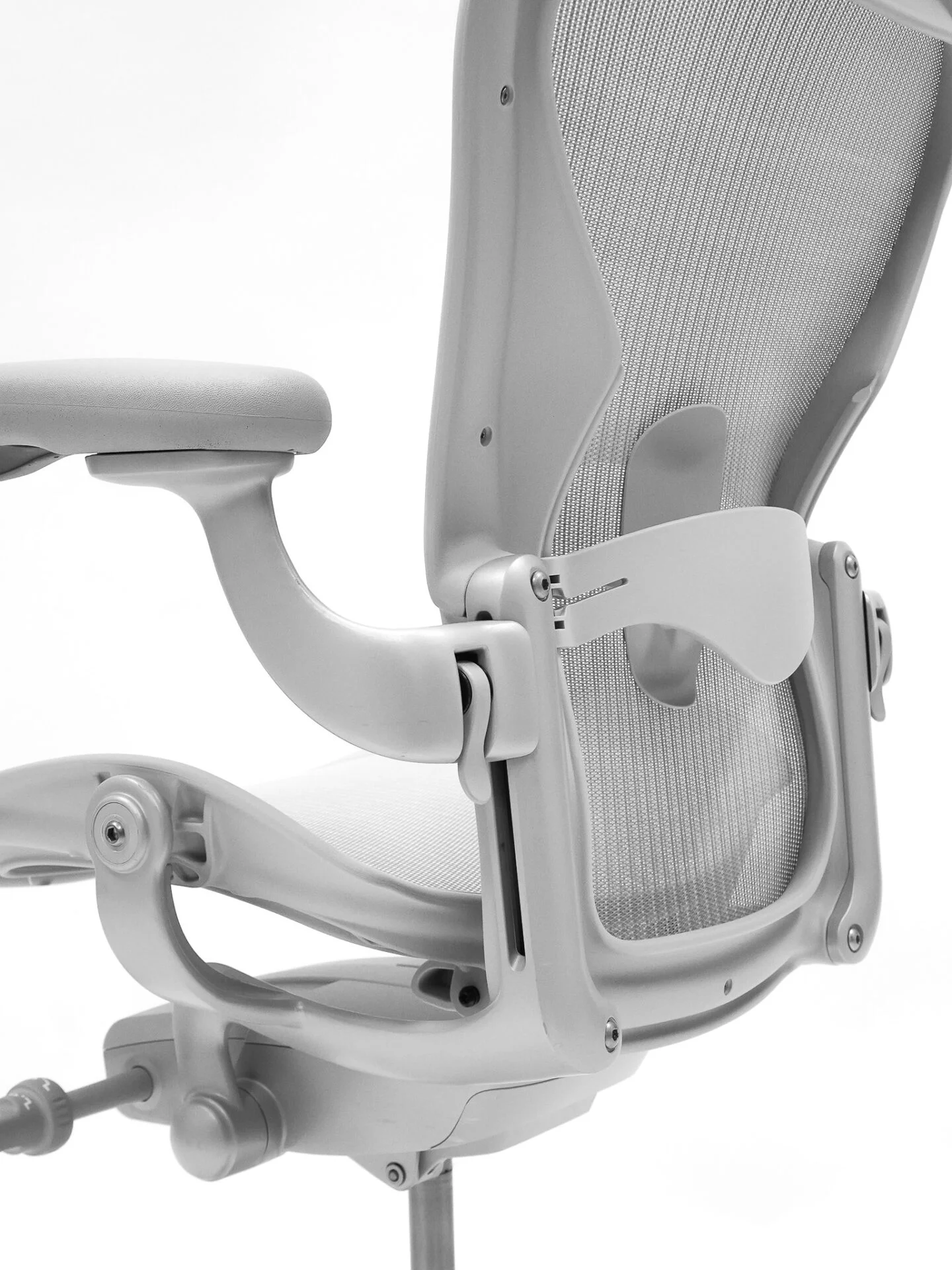 Herman Miller | Model: Aeron Remaster | Color: Mineral | Office Chair lumbor support