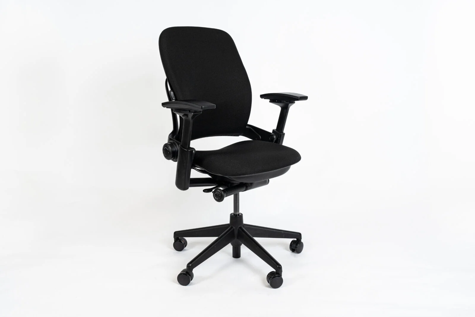 SteelCase Leap | Model: Leap V2 |Color: Black | Refurbished 1