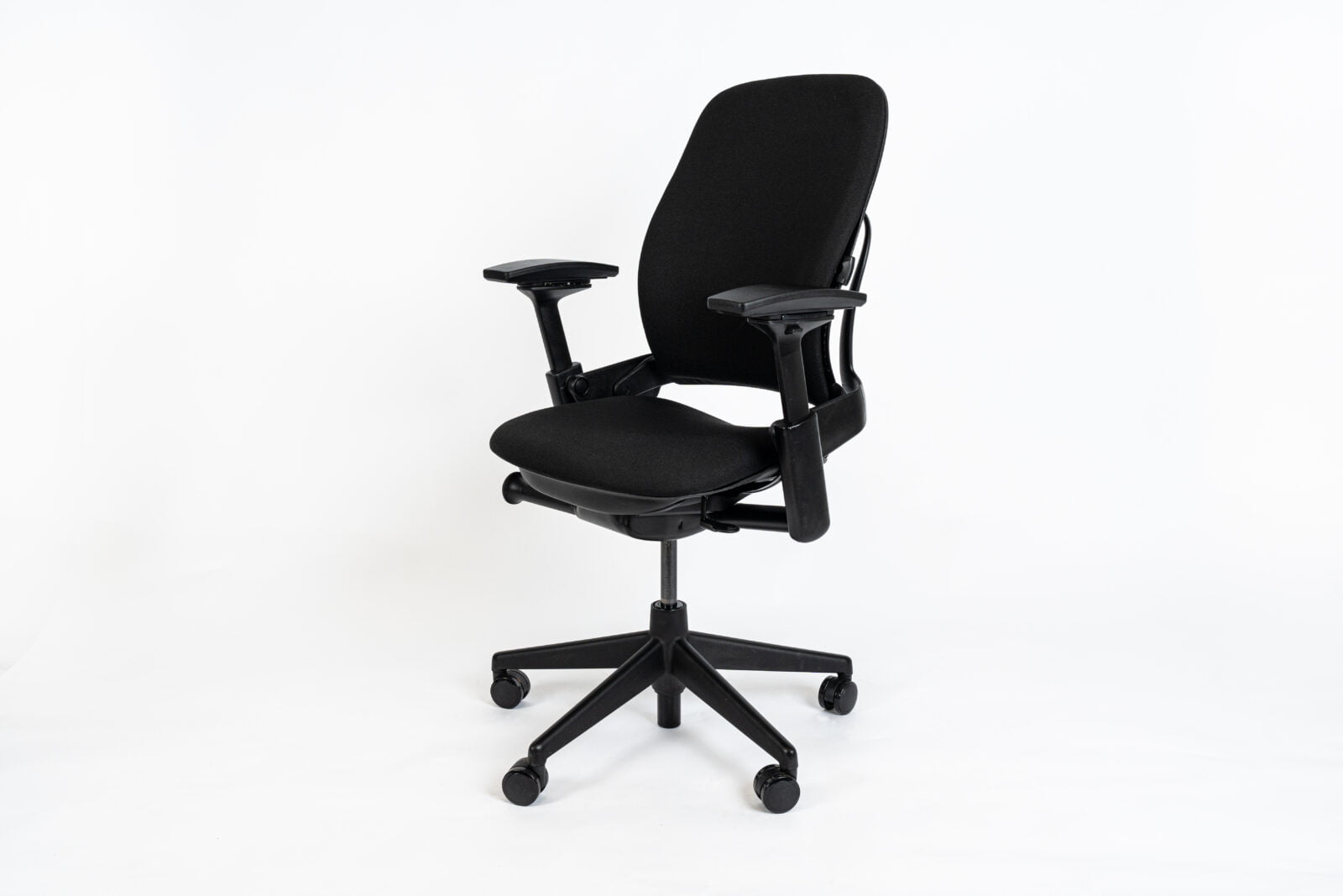 SteelCase Leap | Model: Leap V2 |Color: Black | Refurbished front