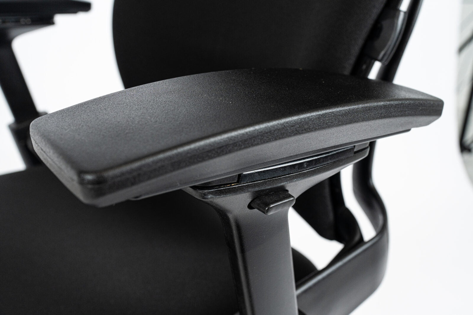 SteelCase Leap | Model: Leap V2 |Color: Black | Refurbished arm rest