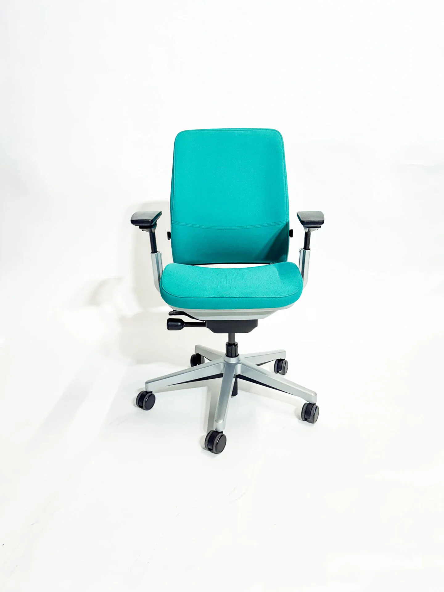 Steelcase | Model: Amia | Office Chair front face 2