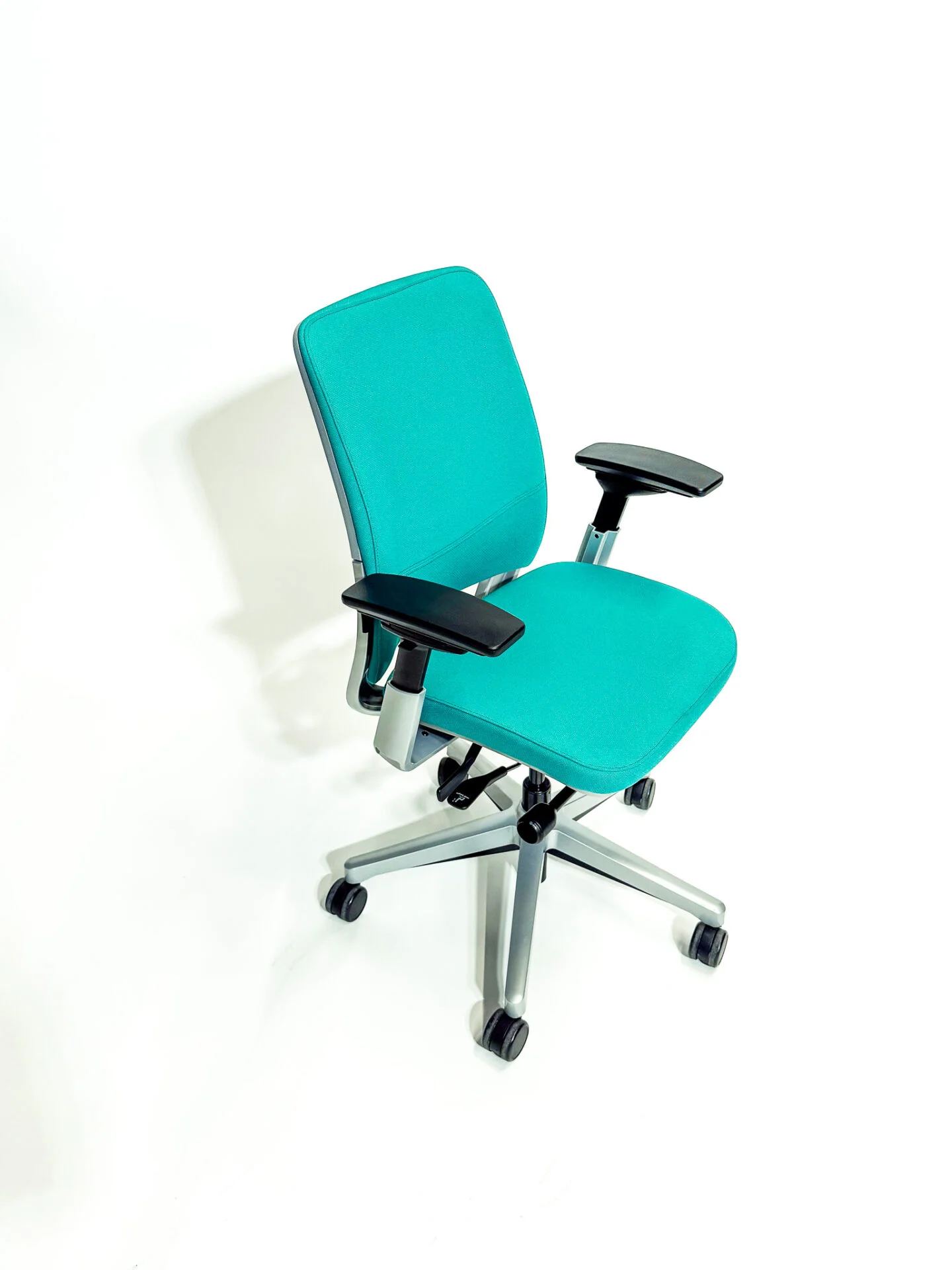 Steelcase | Model: Amia | Office Chair full look