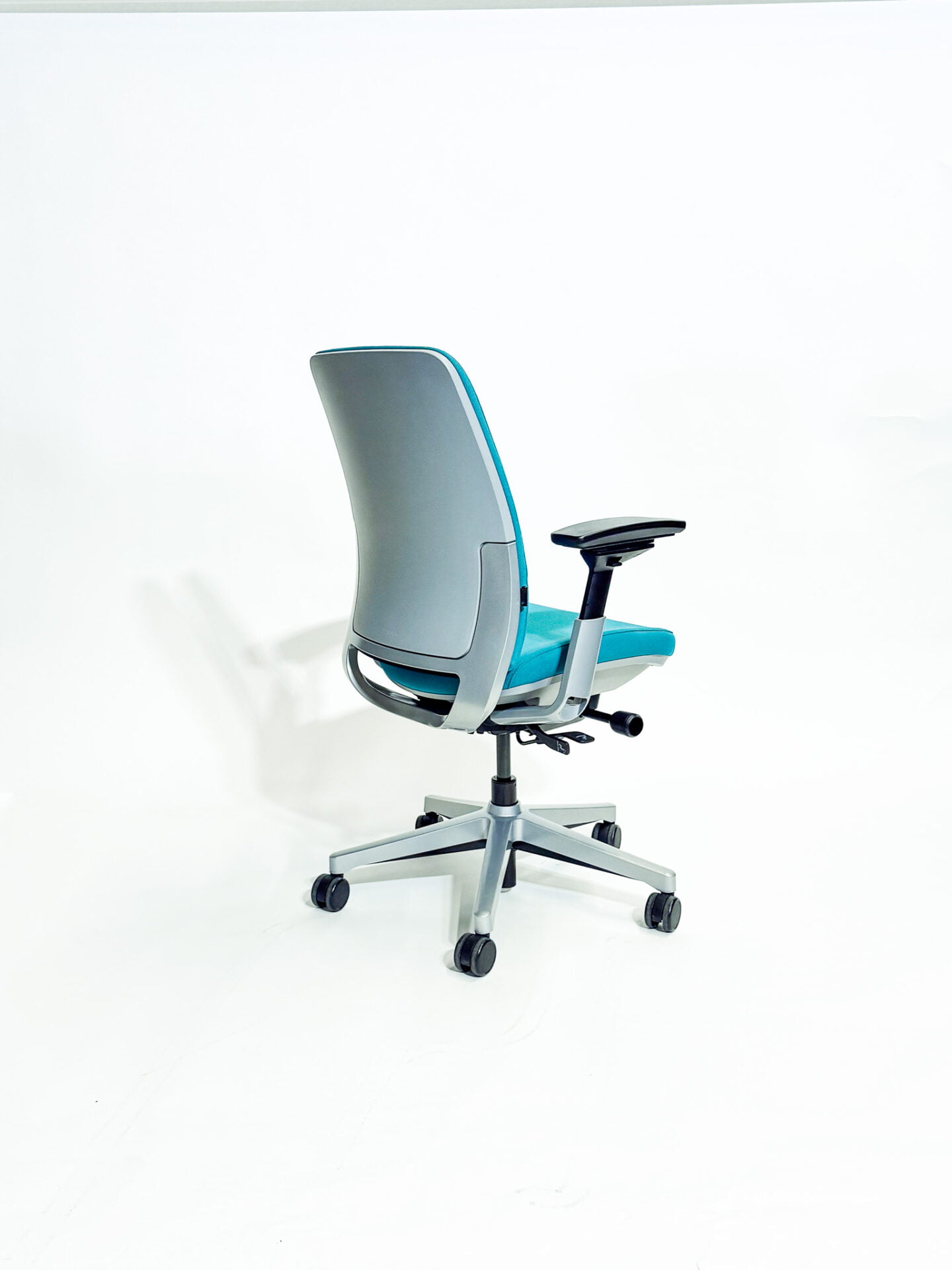 Steelcase | Model: Amia | Office Chair side half look