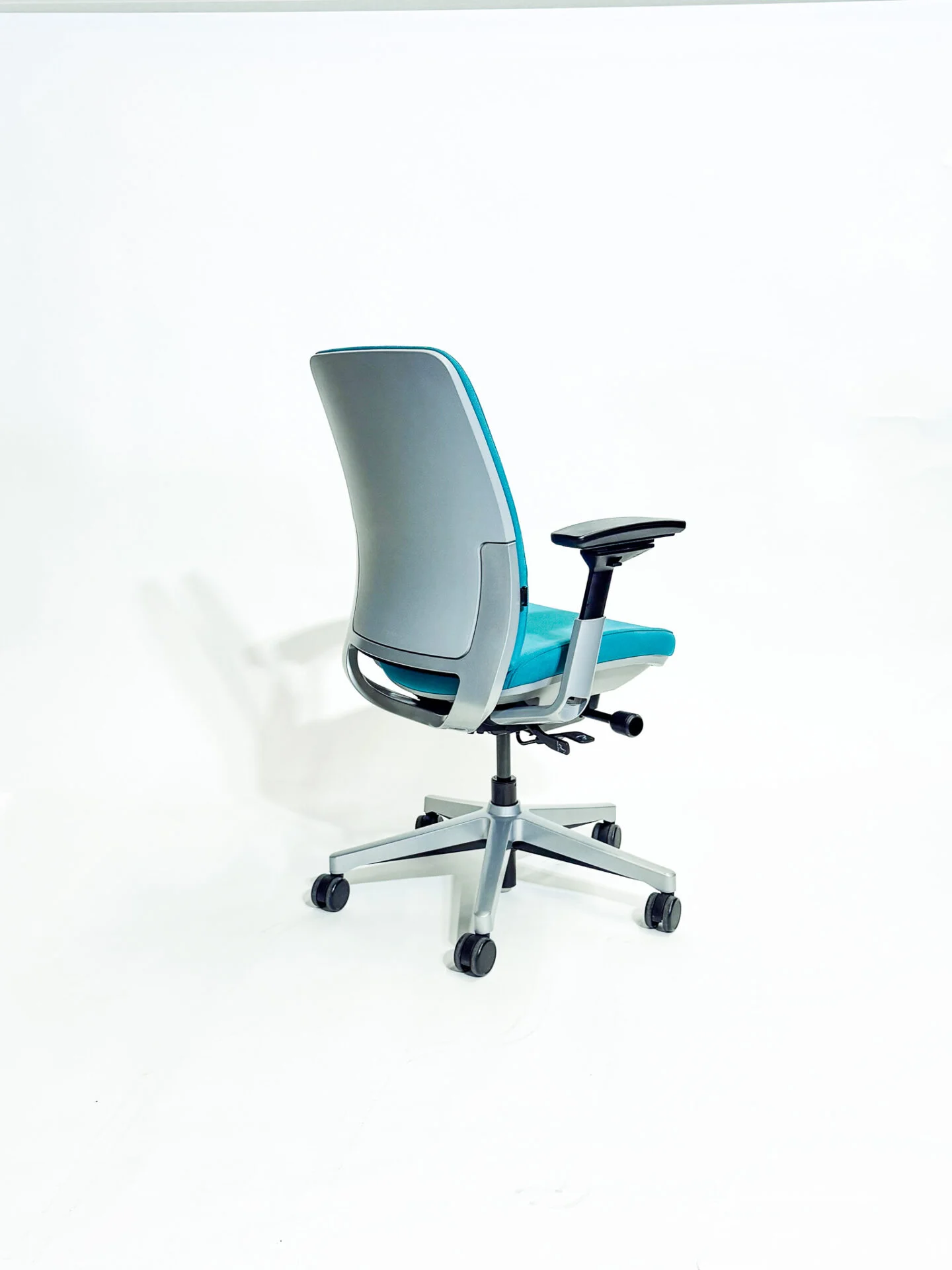 Steelcase | Model: Amia | Office Chair side half look