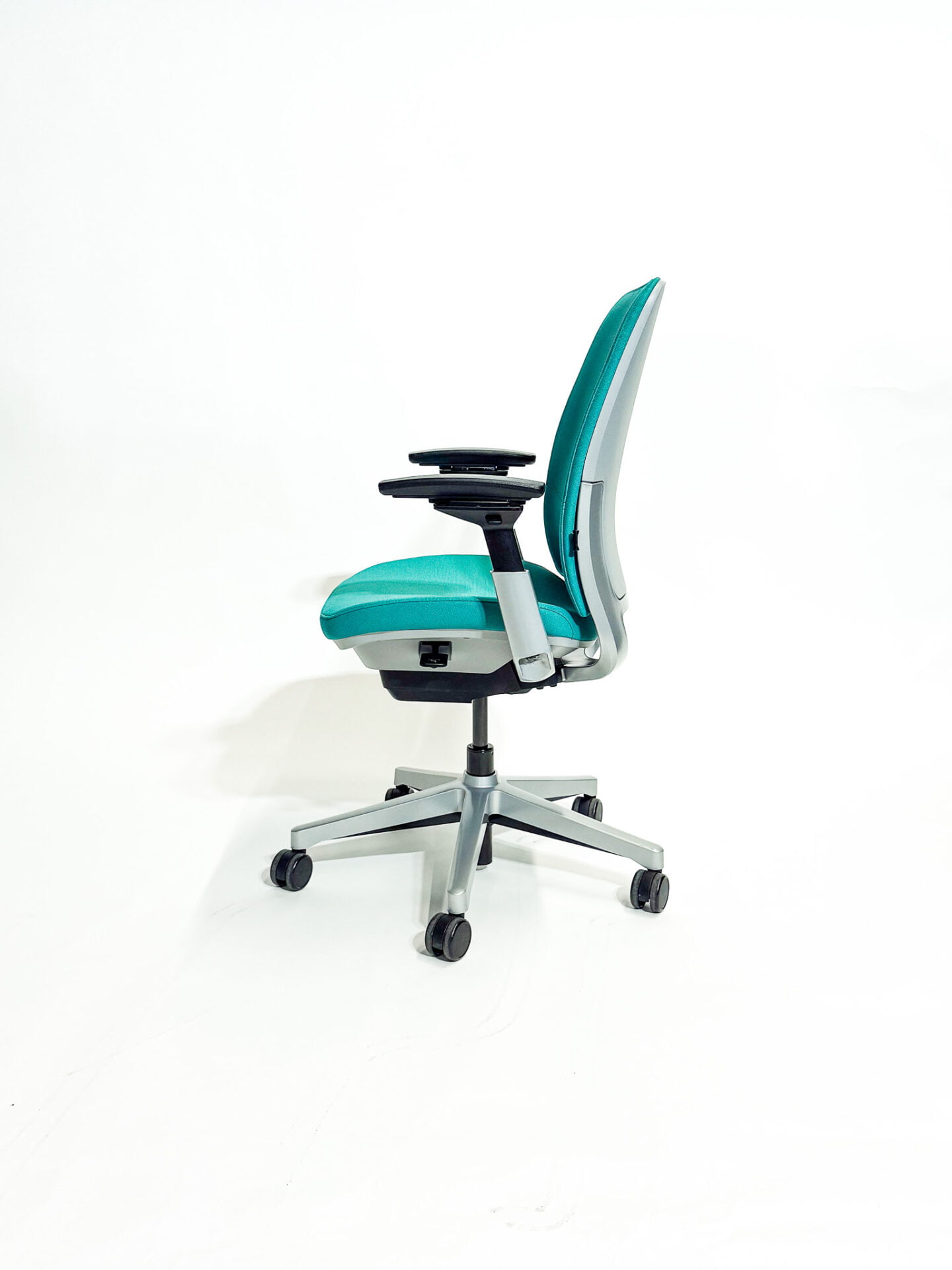 Steelcase | Model: Amia | Office Chair sides