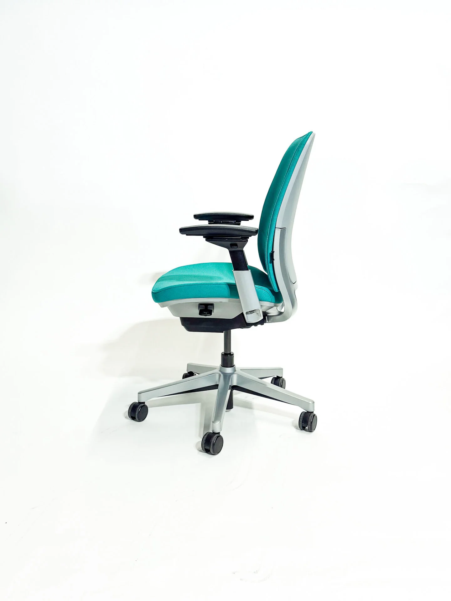 Steelcase | Model: Amia | Office Chair sides