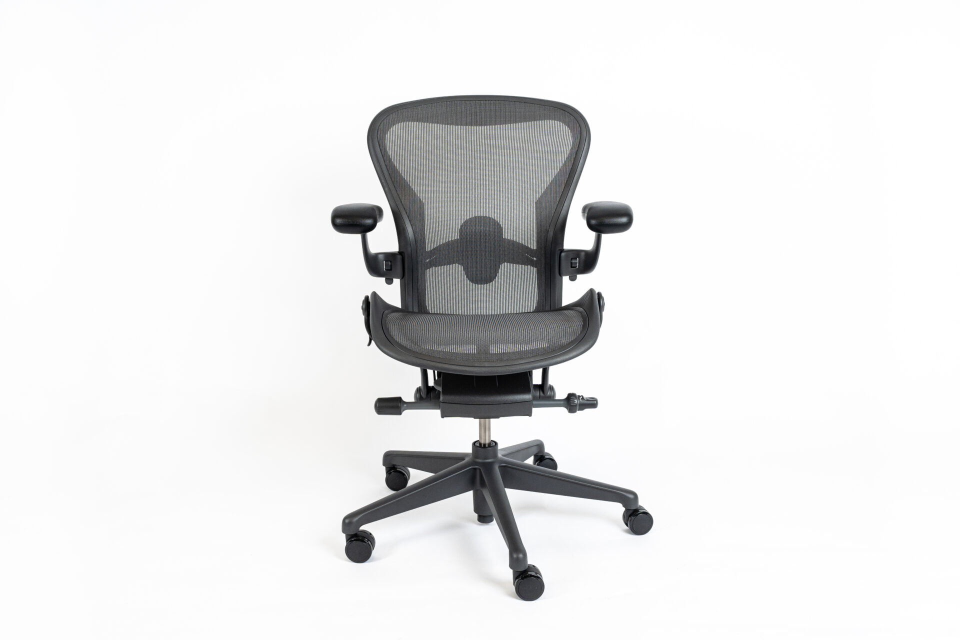 Herman Miller | Model: Aeron Remaster | Color: Graphite | Office Chair