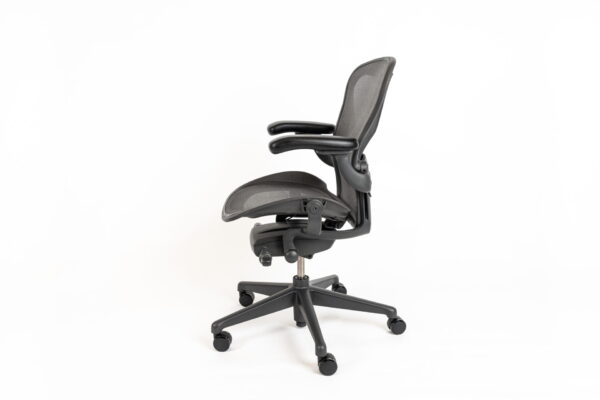 Herman Miller | Model: Aeron Remaster | Color: Graphite | Office Chair - Image 3