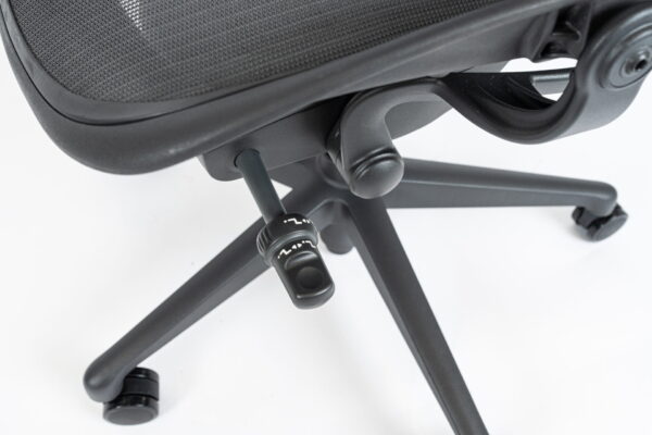 Herman Miller | Model: Aeron Remaster | Color: Graphite | Office Chair - Image 9